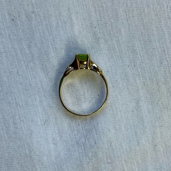 10K Gold and Peridot Ring